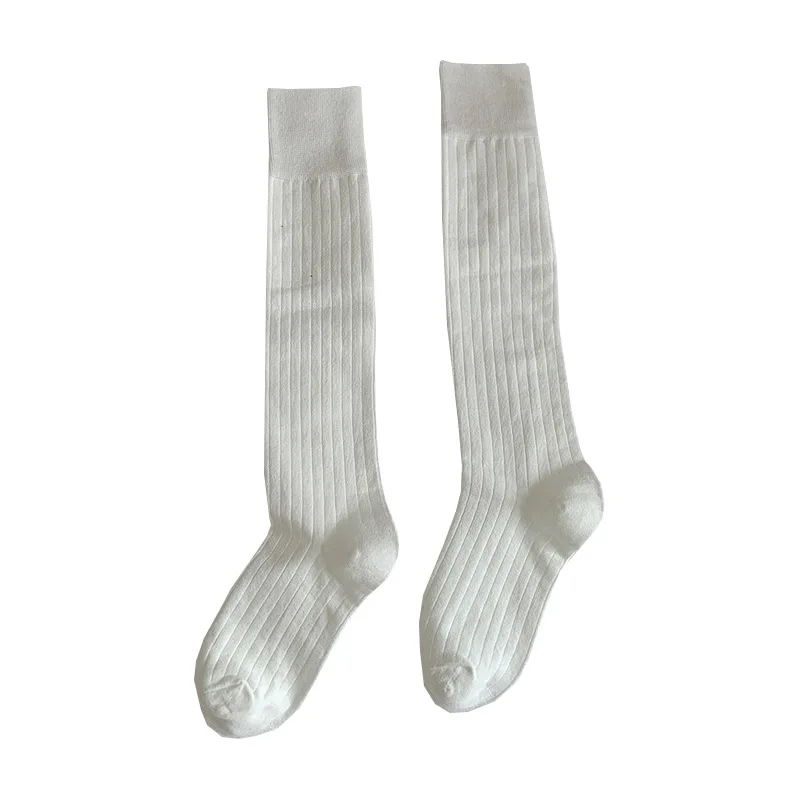 Рисунок 3 - Белые носки до середины икры для женщин