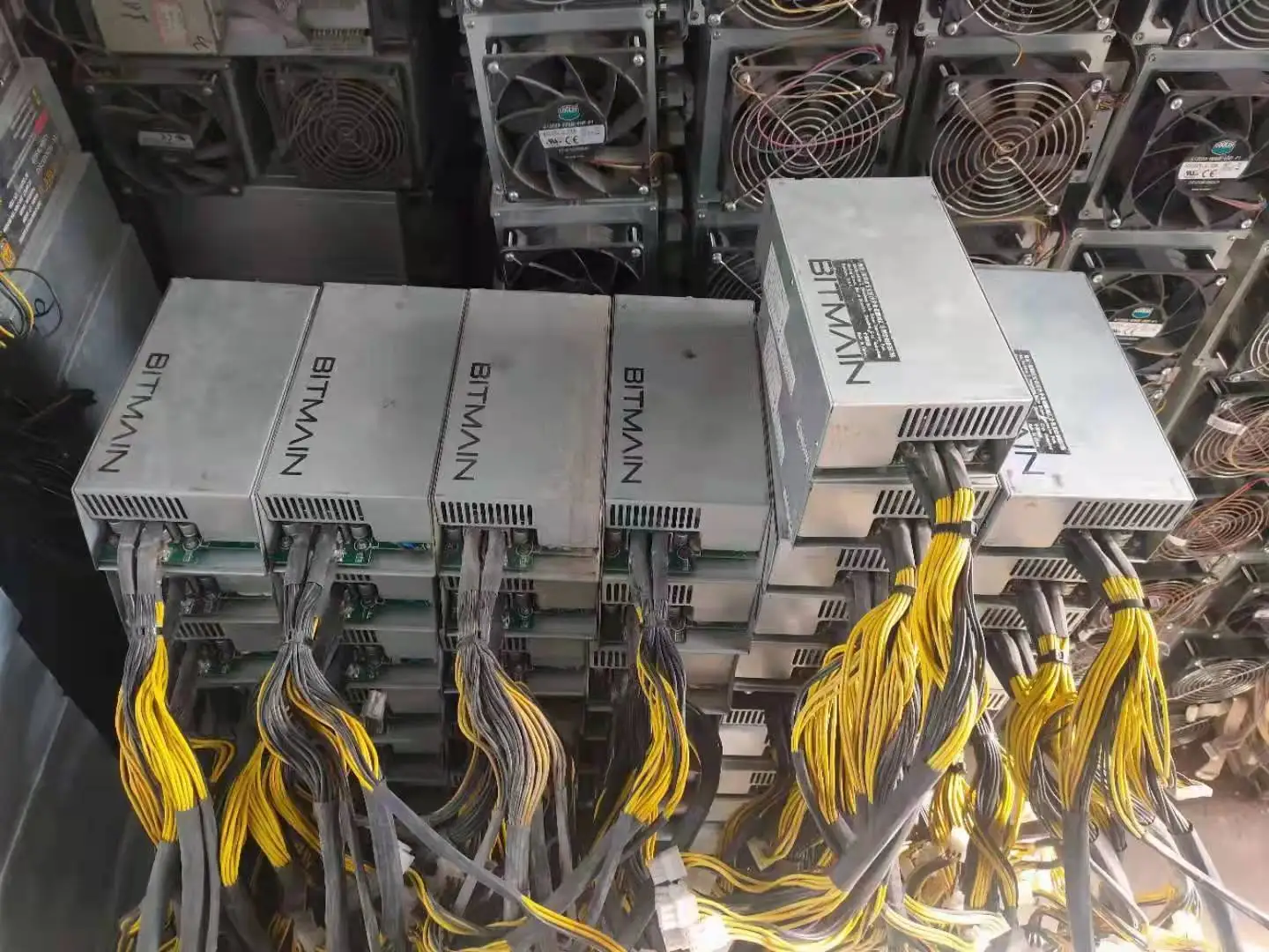 Б/у блок питания Bitmain APW3 ++ 1600 Вт для Antminer S9 S9k L3 + T9 E3 Z9 Mini DR3 Innosilicon A9 A10 Ebit E9 Avalon 841 851 |