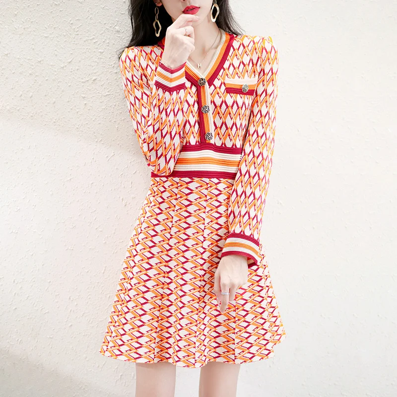 

Зимнее трикотажное платье #1045, женские платья-свитеры с завышенной талией, женское офисное клетчатое мини-платье с V-образным вырезом, элегантное короткое ТРАПЕЦИЕВИДНОЕ ПЛАТЬЕ НА ПУГОВИЦАХ