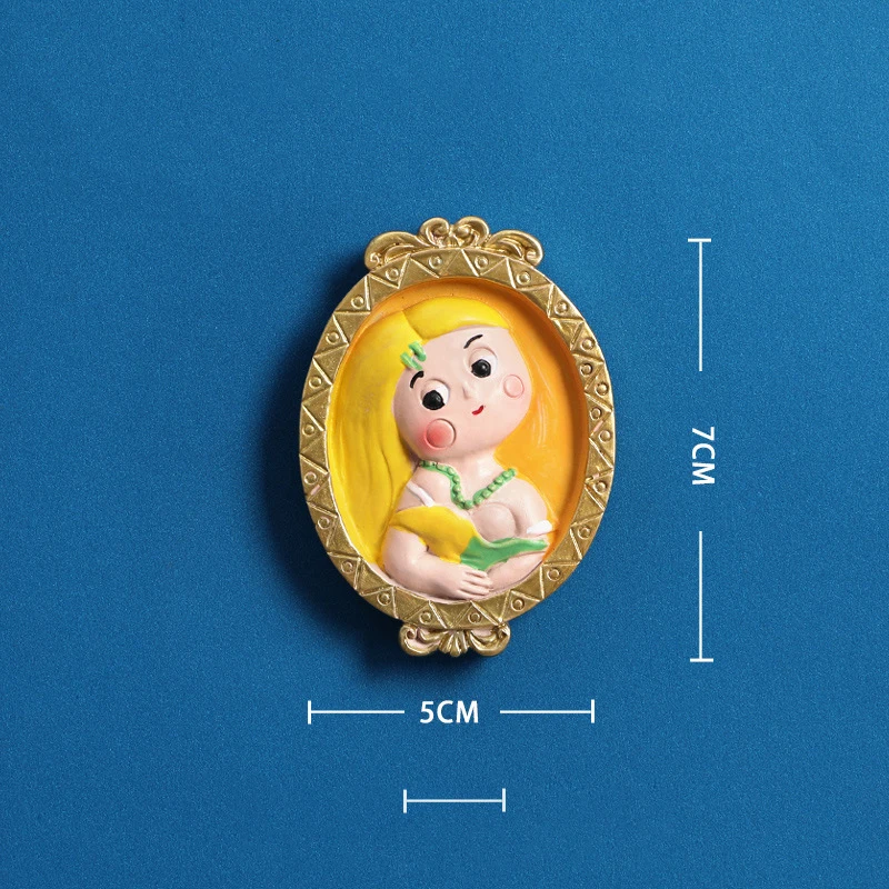 

Художественный магнитик на холодильник