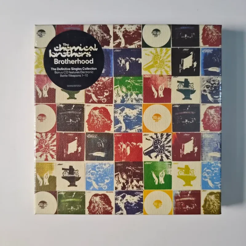 Фото Европейская версия: The Chemical Brothers Brotherhood (2CD) для любителей музыки (не распечатанный) №1