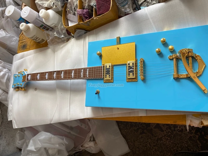 

Vintage Rare G5810 Bo Diddley Light Green Suqare Electric Guitar Sparkle Gold Body Binding Bigs Tremolo Talipiece Gold Pickguard