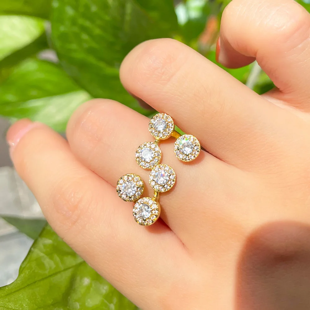 Pera стильный круглый цветок Шарм кубический цирконий золотого цвета открытые