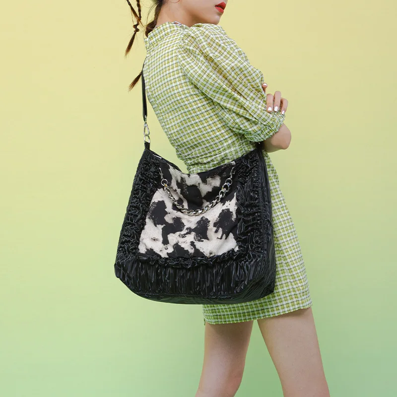 

Новинка 2022, трендовая креативная большая сумка-мессенджер из полиэстера, вместительная сумка-мессенджер с принтом, модная простая сумка на ...