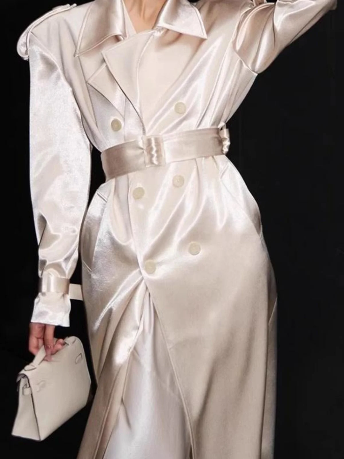 Sanguan White Moonlight Pearl Treasure Французский атласный женский плащ средней длины 2024