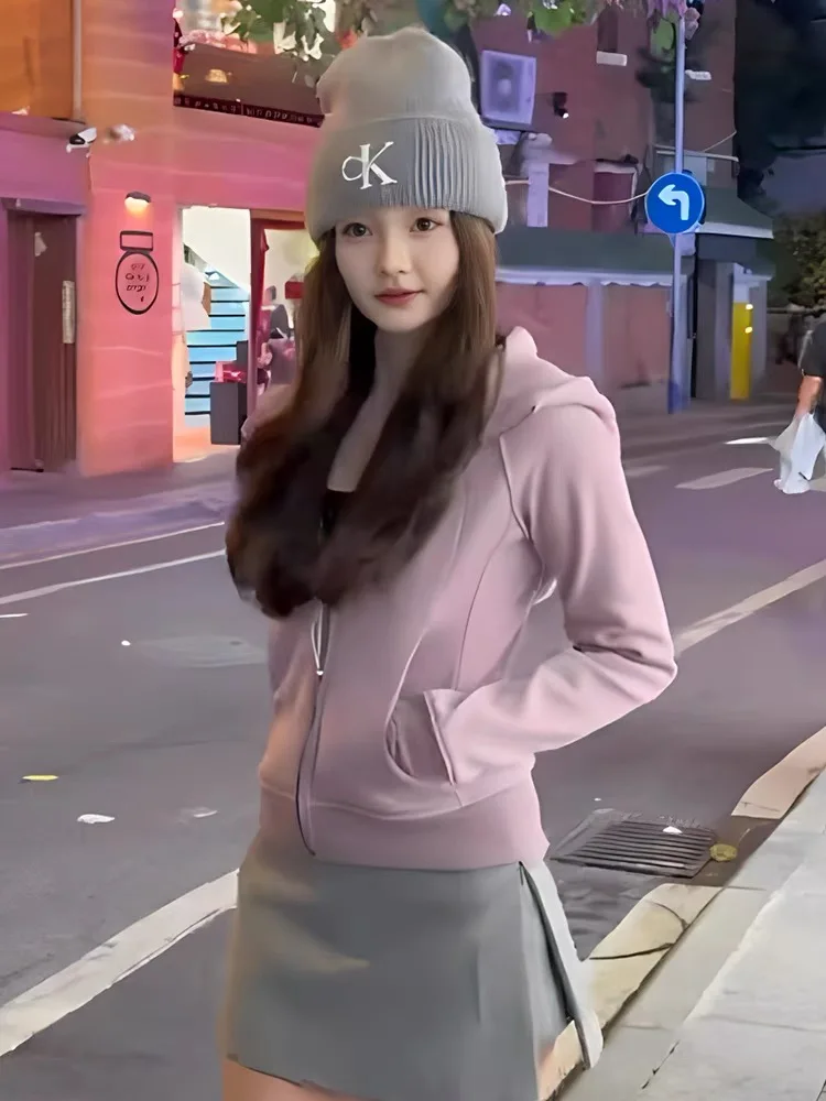 Короткая верхняя одежда с фиолетовым капюшоном женская осень 2023 осенний новый