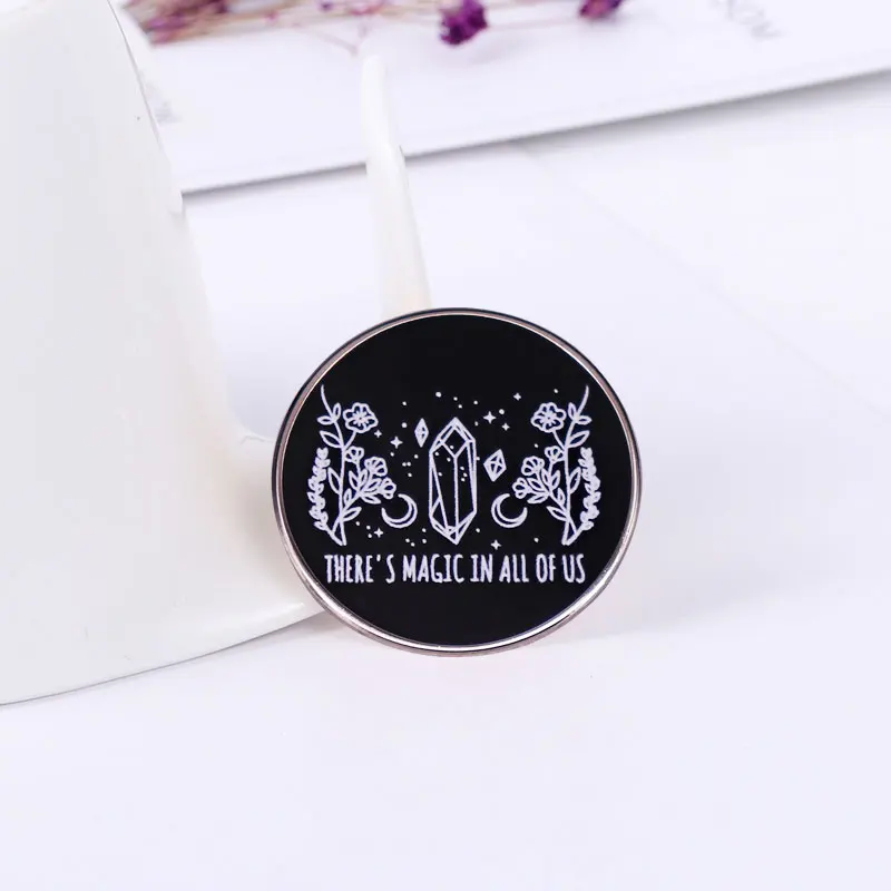 Волшебная брошь в каждом из нас значок виде СВИСТЯЩЕГО цветка с кристаллами