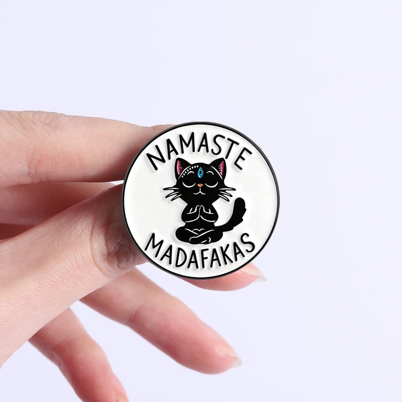 Эмалированная булавка Namaste Madafakas, забавная брошь в стиле йоги, дзен, черный кот, брошь в виде животного, значок на лацкане, ювелирное изделие, подарок для любителей йоги, кошек, друзей (art.: 3920d42bbbec3) - 3920d42bbbec3