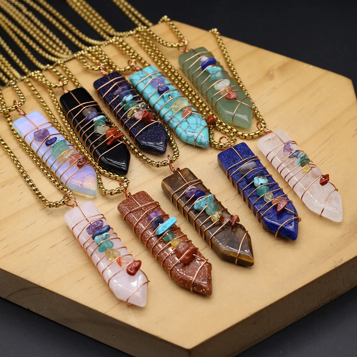 

Ожерелье с подвеской из натурального камня, обернутая гравия, аметист, опал, цепочки с золотыми звеньями, Исцеляющие кристаллы, каменные подвески для женщин
