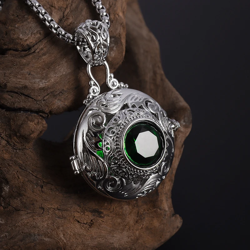 

Exquisite Eternal Rattan Green Crystal Necklace Vintage Engraving Hand Hollow Box Pendant Women's Fashion Silver Jewelry Gift