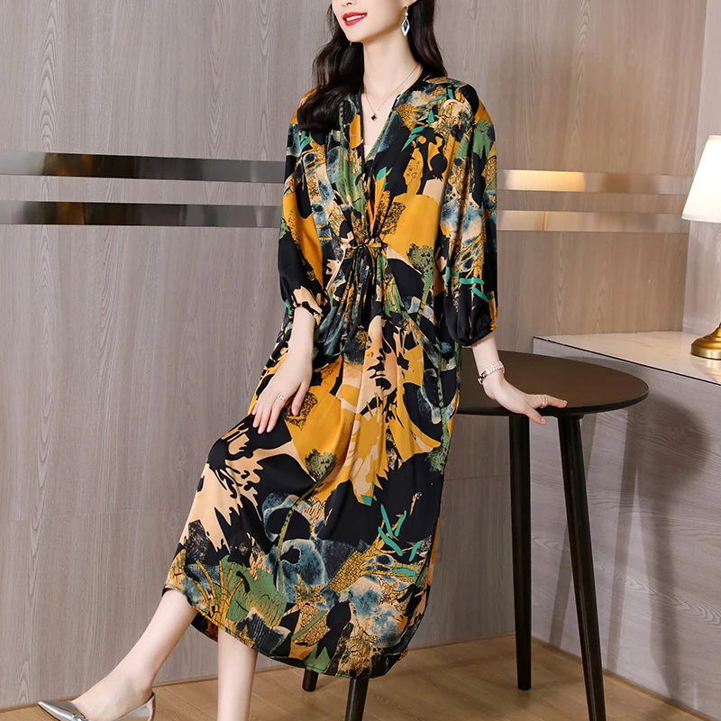 

SuperAen 2022 Новая мода оверсайз атласное печатное свободное тонкое с v-образным вырезом до середины икры прямое женское Повседневное платье