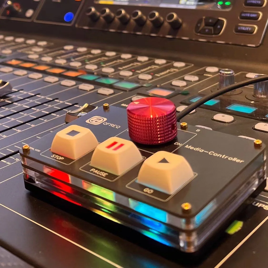 КОНТРОЛЕР QLAB Контроллер с двойным управлением Управление воспроизведением