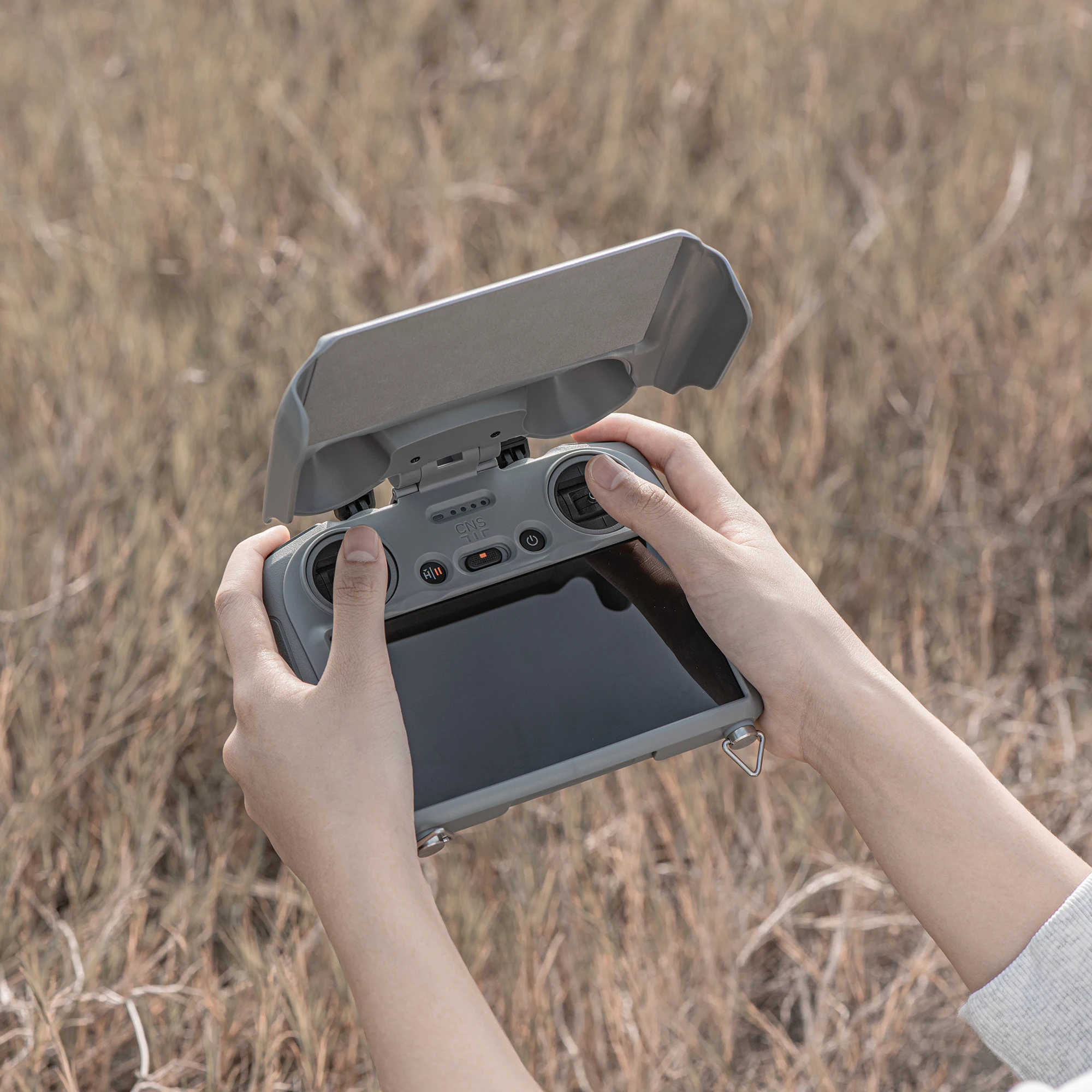 Фото Солнцезащитный козырек для контроллера DJI Mini 5 Pro RC 2, 3-в-1, с защитой от солнца, для джойстиков и экрана, с защитой от царапин, мягкая подкладка из микрофибры №1