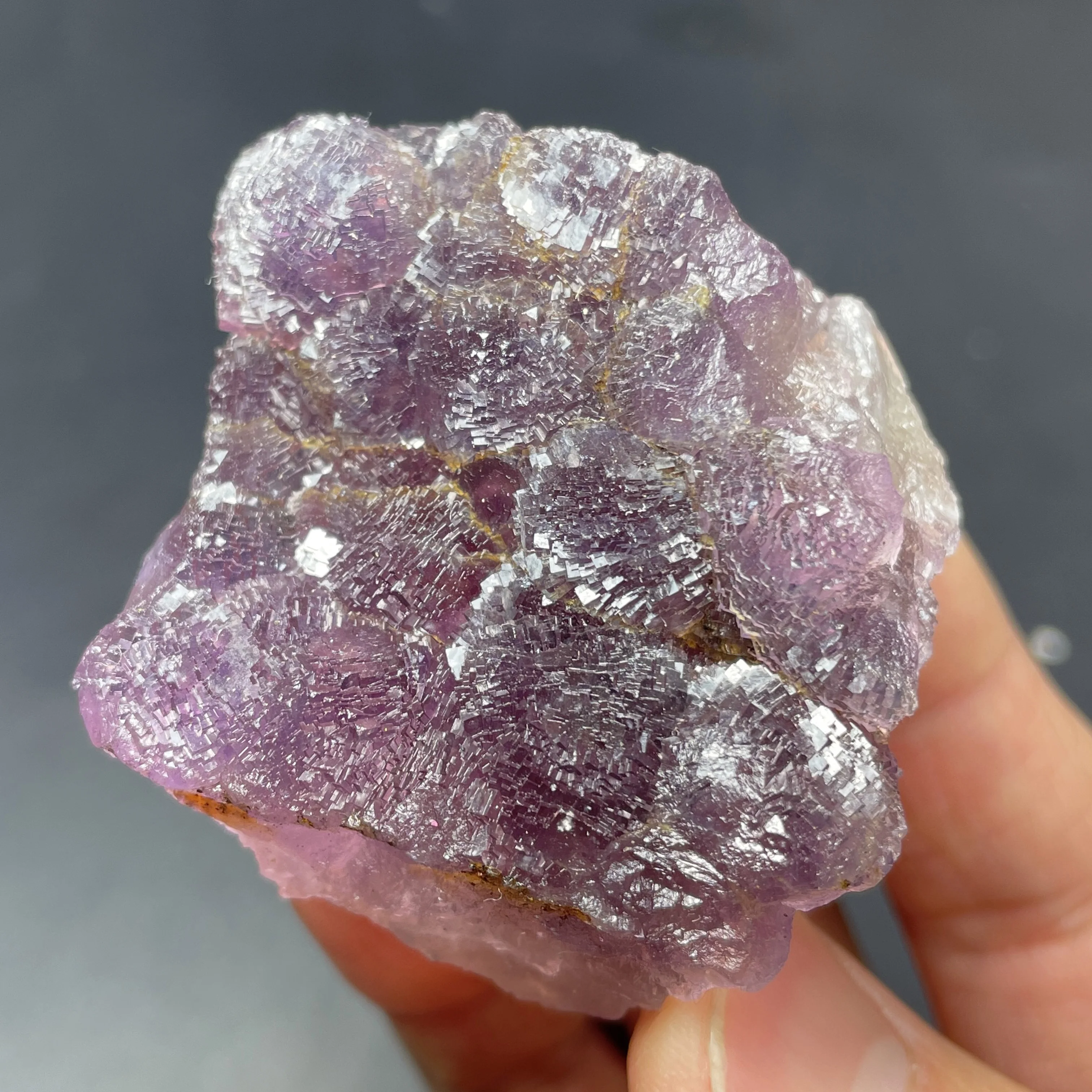 

Фиолетовый флюорит кристалл для дома