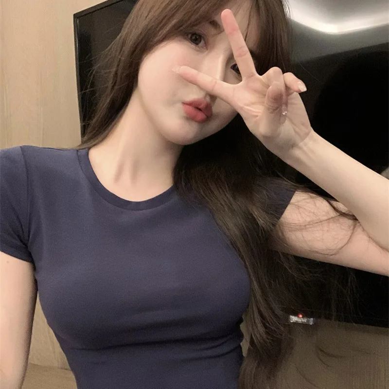 Футболка женская облегающая однотонная с коротким рукавом и круглым вырезом