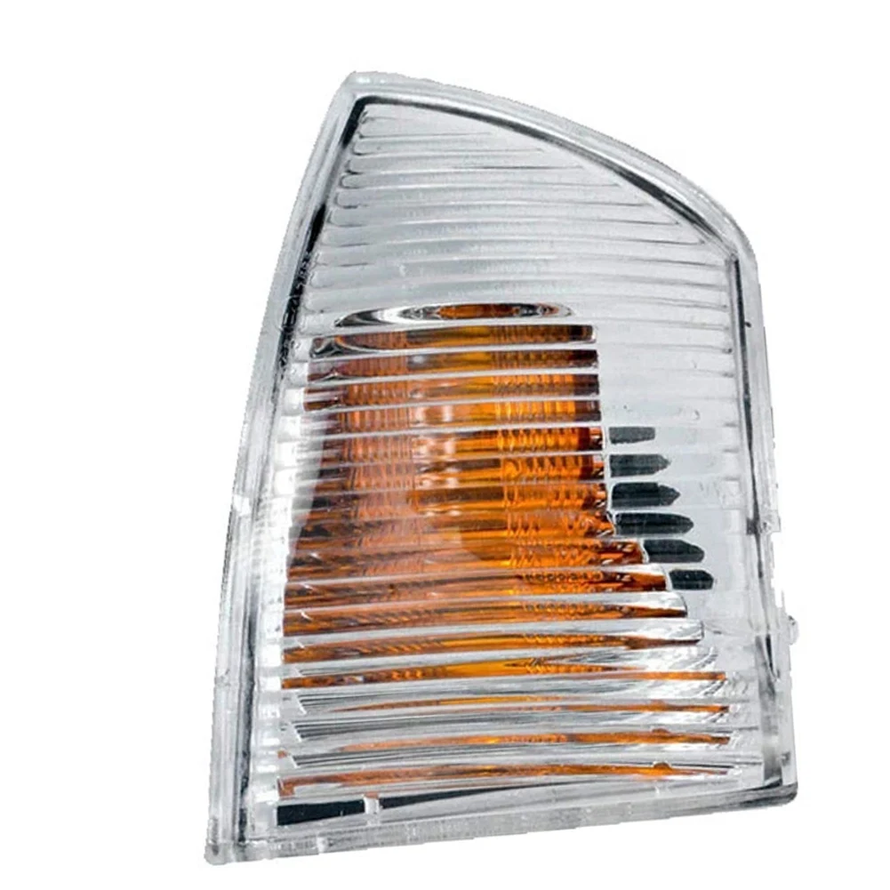 Зеркало заднего вида с поворотным сигналом правой стороны