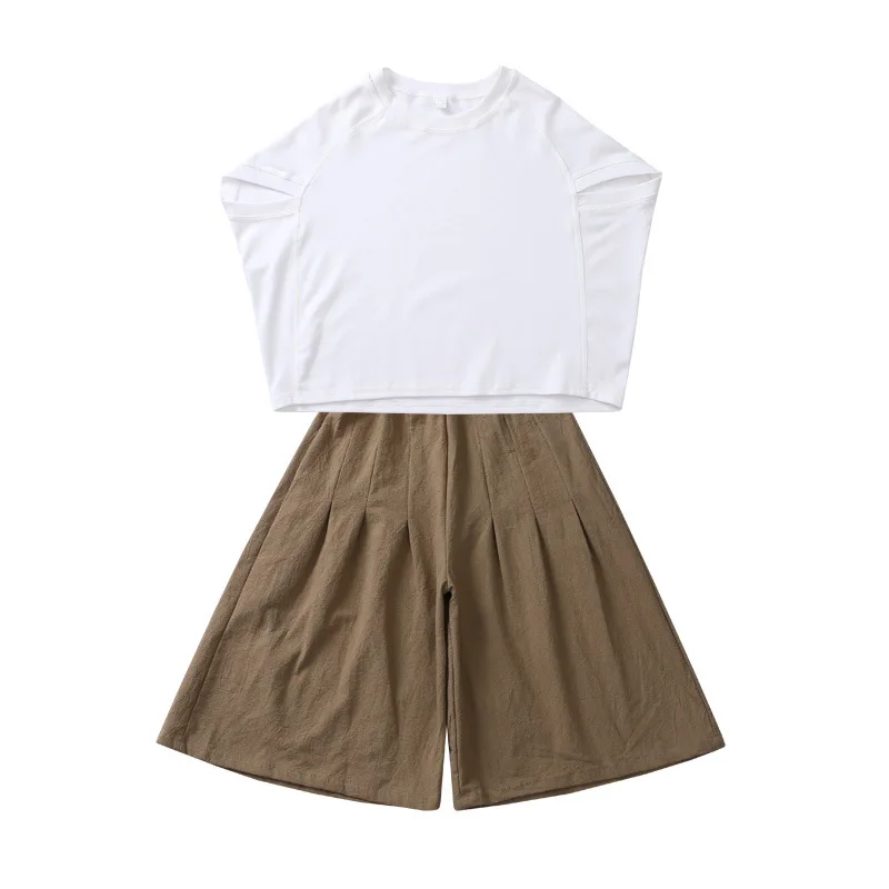 

Детский летний комплект из топа с рукавом «летучая мышь» и брюк с широкими штанинами