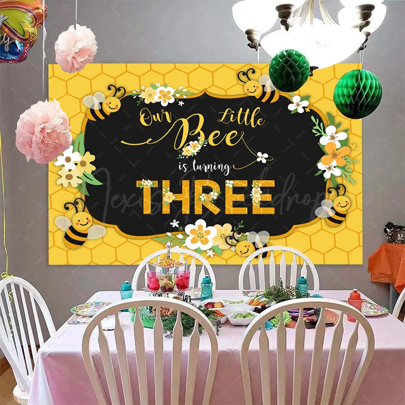 Милые пчелы с цветочным рисунком в виде сот фон для 3-го дня рождения маленькая