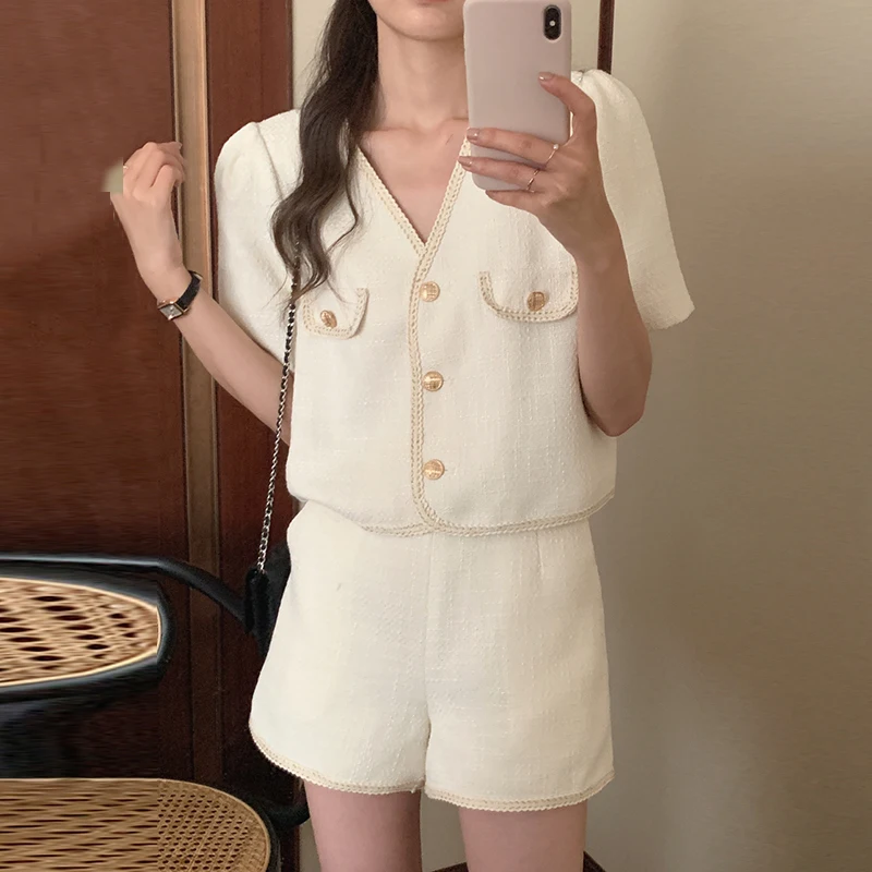 

Clothland Women Elegant Tweed Summer Suit Two Piece Set V Neck Short Sleeve Crop Top Mini Zipper Shorts Chic Suits TZ319