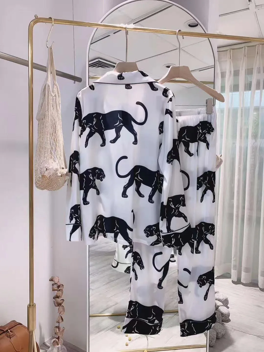 Пижамный комплект женский с леопардовым принтом Роскошная атласная одежда для