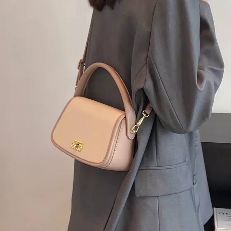 

2023 новая маленькая стильная Осенняя зимняя роскошная дизайнерская брендовая сумка через плечо из искусственной кожи нишевая квадратная сумка Бесплатная доставка