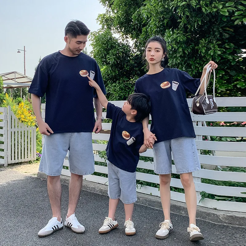 

Family Look Mom Dad and Daughter Son Matching Clothes Set 2023 Mommy and Me Matching Outfit Parent-child T Shirt Shorts Clothing