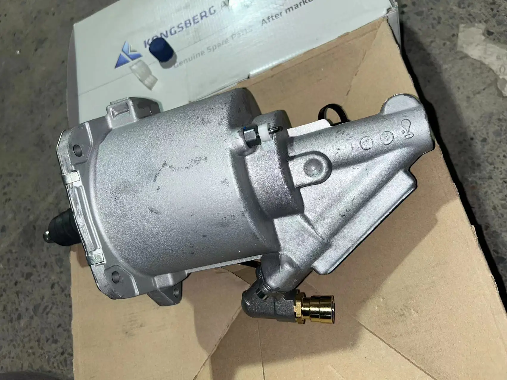 

Ведомый цилиндр сцепления Kongsberg KA 1000785679am KAMAZ 5490 54901 6580