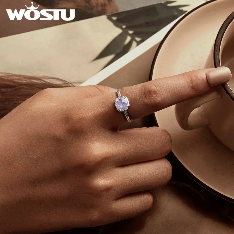 Женское кольцо из серебра 925 пробы с бриллиантами