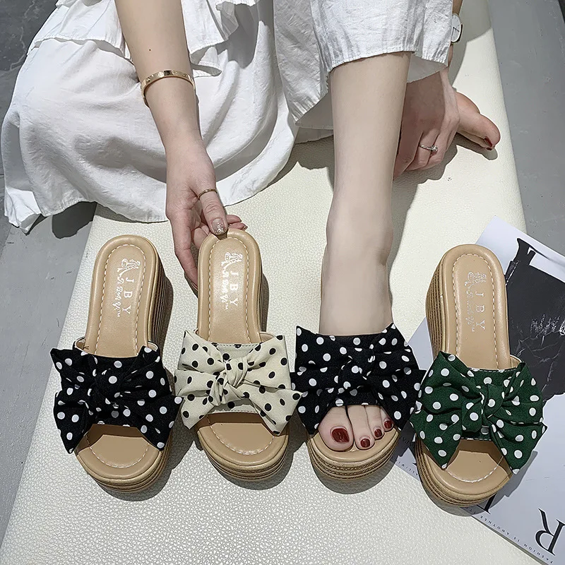 

Butterfly-Knot On A Wedge Slippers Casual Summer Women's Shoes Flock Pantofle Heeled Mules Slides Luxury 2023 High Polka Dot Fab