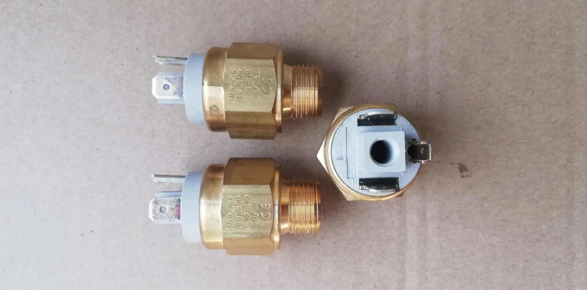 Итальянский биметаллический регулятор температуры EUROSWITCH нормально открытый и