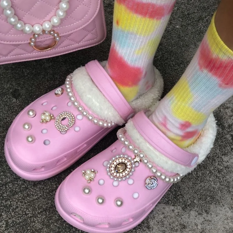 

New Arrival Girls Furry Sandals Fashion Charms Clogs Slippers Warm Platform Home Slides Winter Girls Fur Slippers Garden Shoes