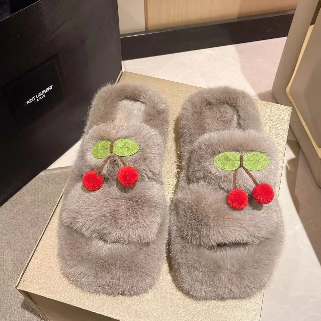 Fashionable Cherry Strawberry Furry Women's Slippers New Style Open-toed Ladies Slippers for Fall/winterComfortable and warm