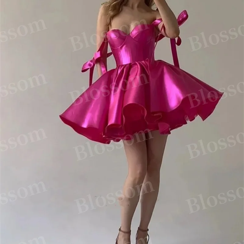 Атласное Бальное Платье с воротником-сердечком и лямкой на шее плиссированное