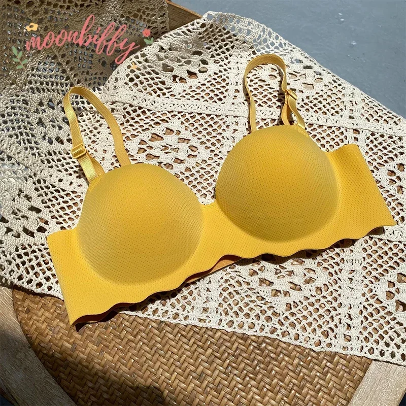 Бюстгальтер женский бесшовный с чашками пуш-ап пикантное однотонное Спортивное