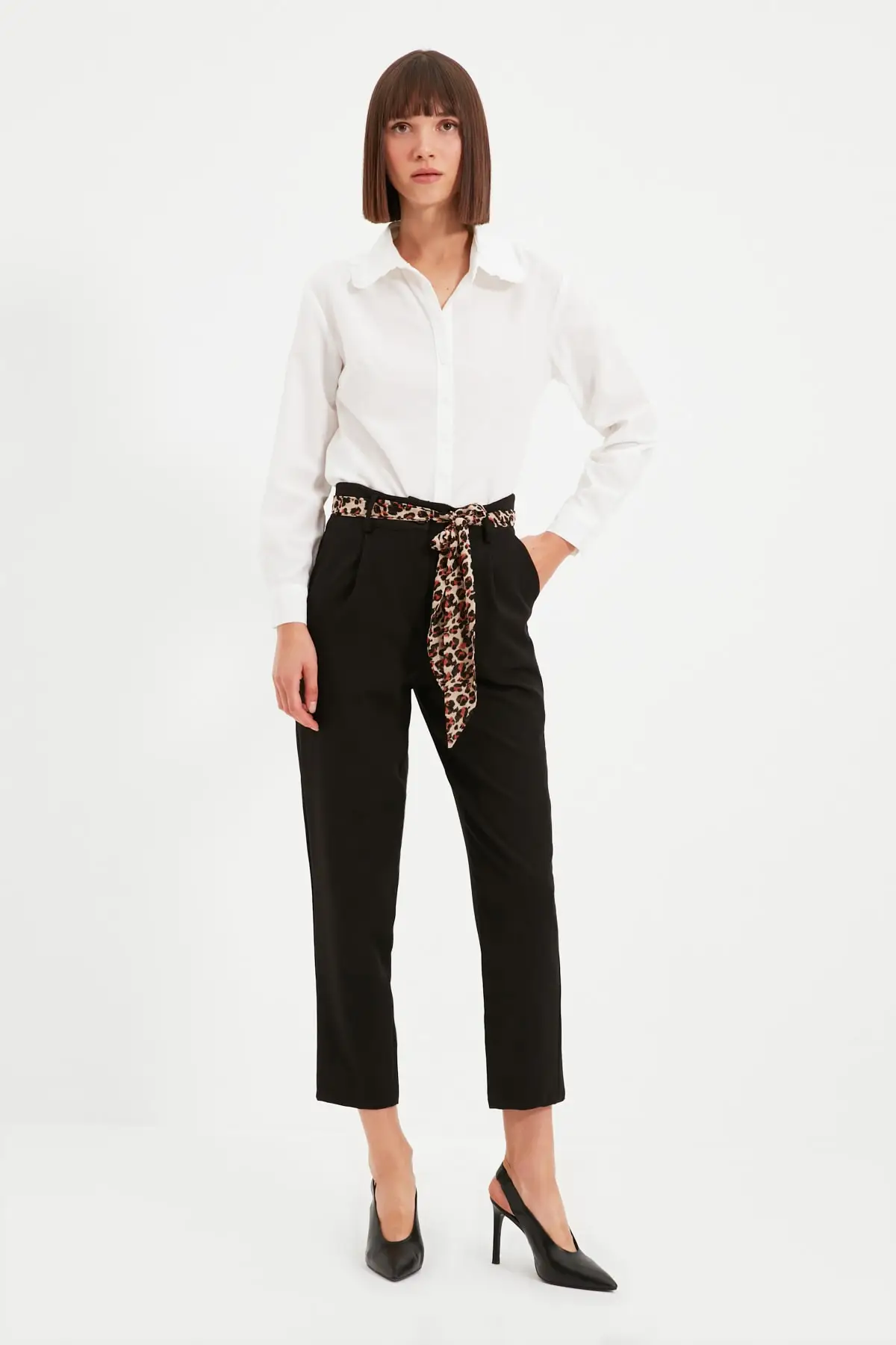 

Trendyol Lacing Detailed Pants TWOAW22PL0155