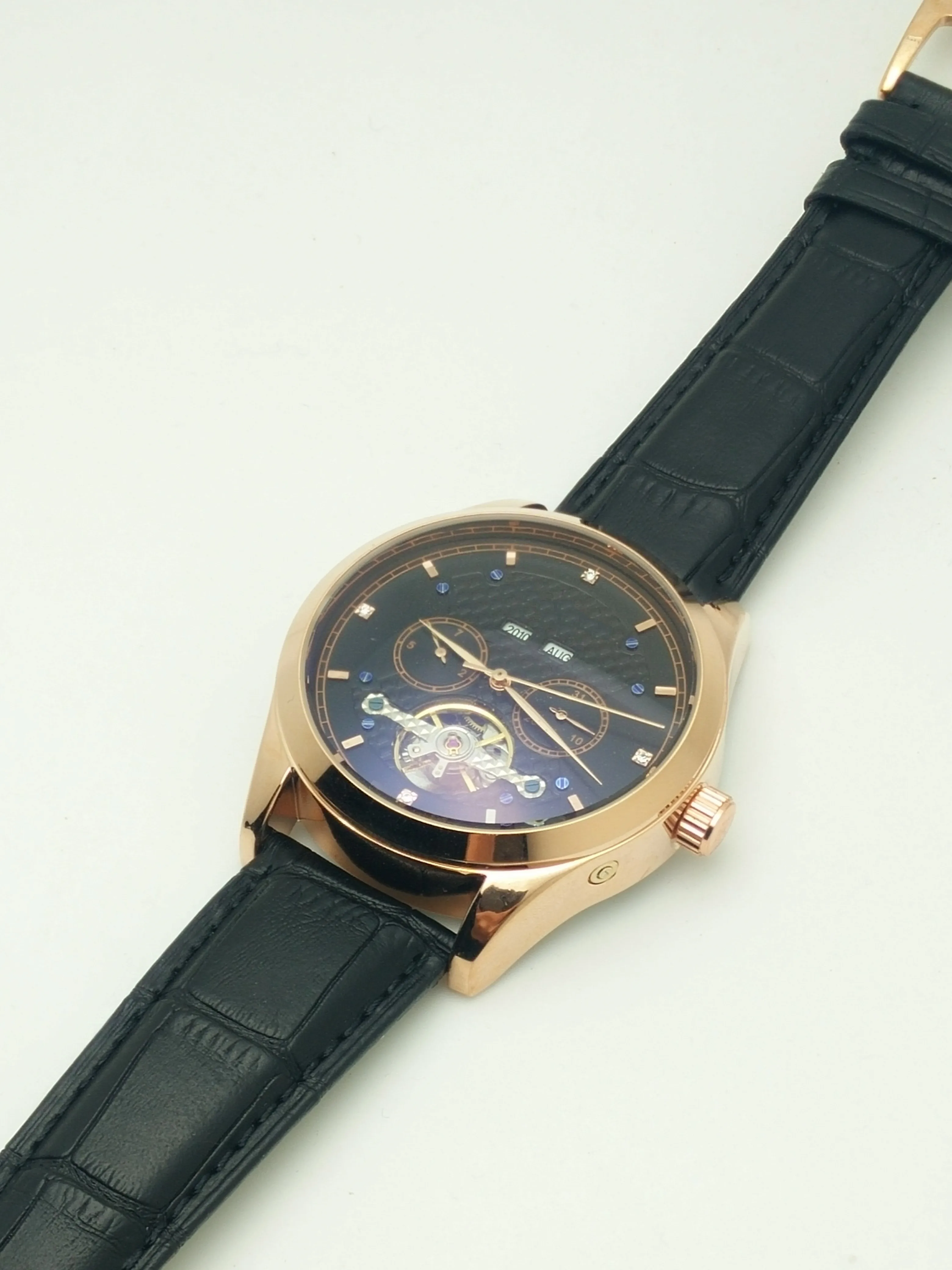 Роскошные мужские часы высшего класса черный циферблат золотой чехол вечный