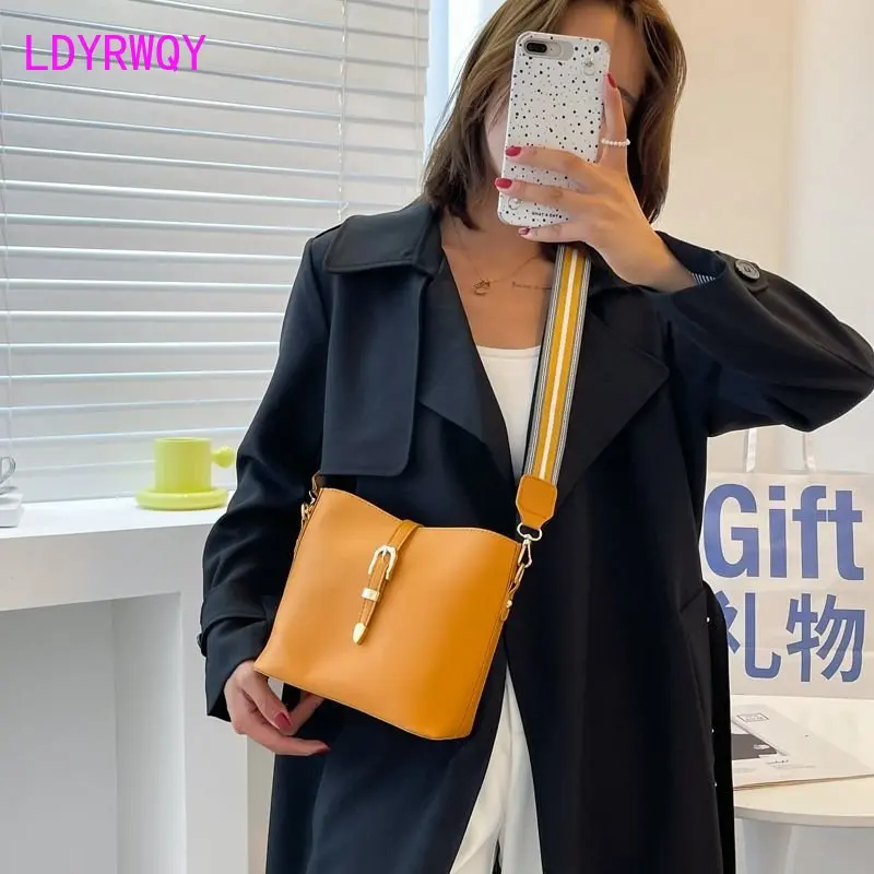 

Fashion broadband bag female bag 2023 new wave Korean Joker Crossbody shoulder bag bucket bag