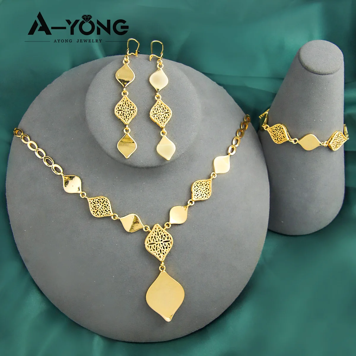 

AYONG Simple 18k Gold Copper Jewelry Set Square Bracelet Necklace Pendant Earrings Valentine's Day Special Bangle