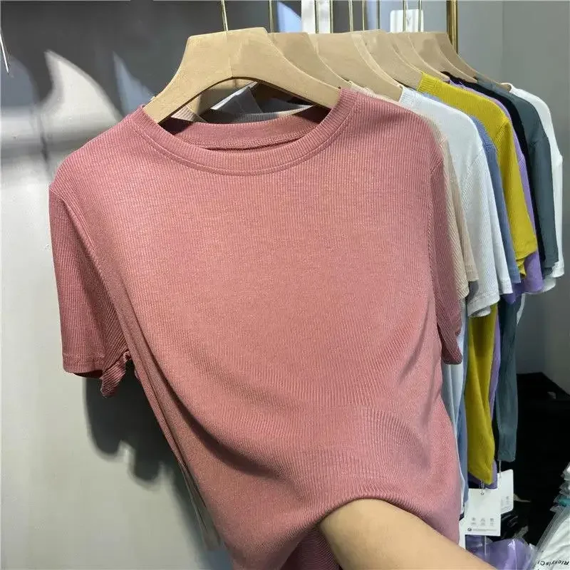 Стильная женская футболка с круглым вырезом и рукавами летняя облегающая