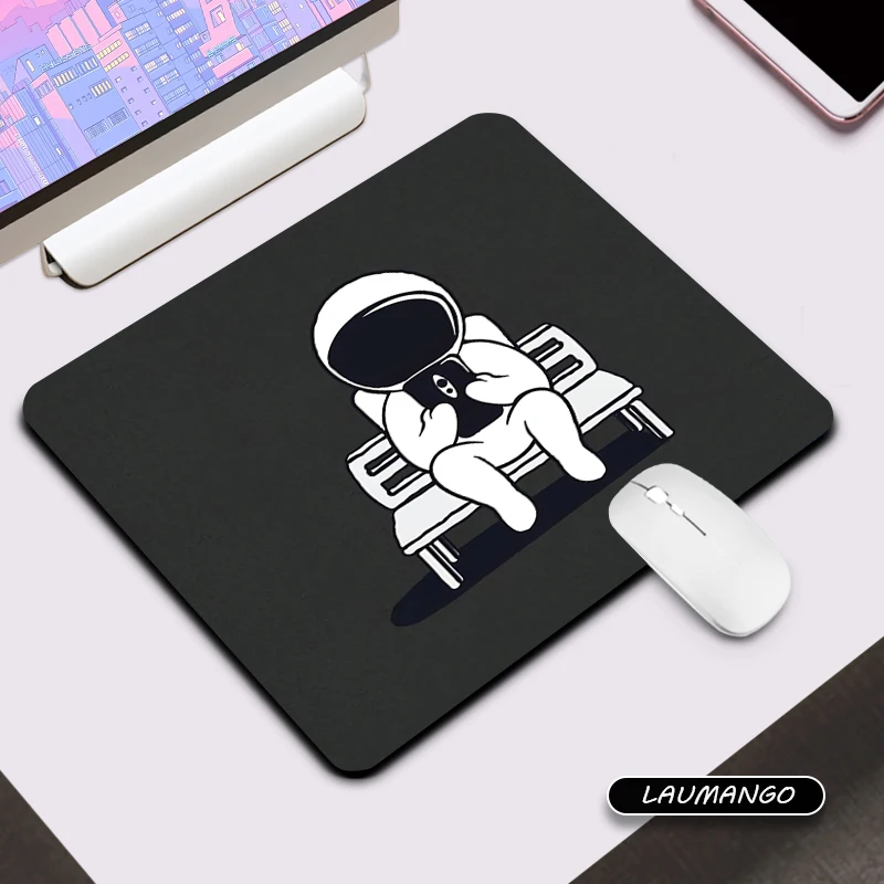 Игровой коврик для мыши с черным рисунком астронавта игровой клавиатуры