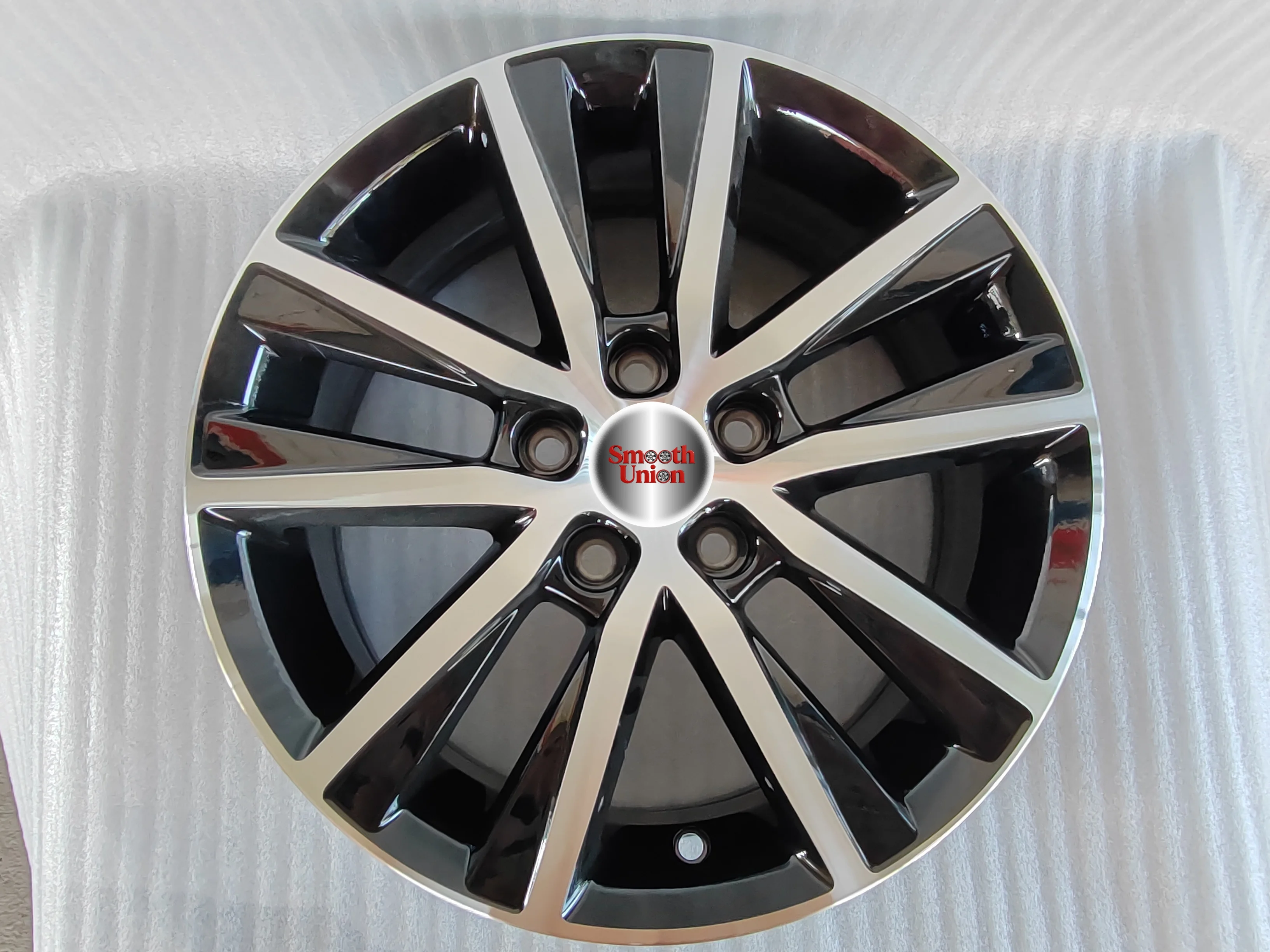 Фото Литые диски Smooth Union из нового алюминиевого сплава R15*J6 ET38 CB57.1 PCD5*100, черная отделка, дизайн с несколькими спицами, для дооснащения/модернизации №4