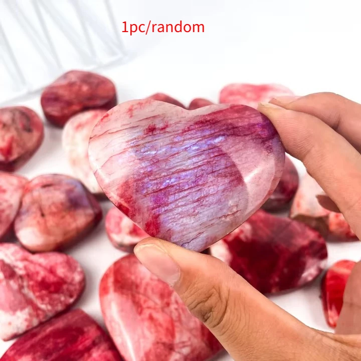 

Красный лунный камень в форме сердца