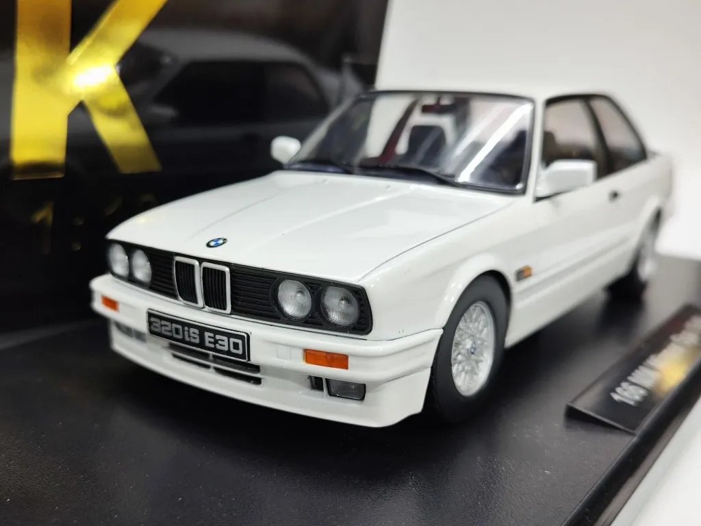 

KK 1/18 Scale Diecast Car Model Toys BMW 320S E30 1989 Die-Cast Vehicle Toy For Boys Kids Gift Collection Decoration Friends