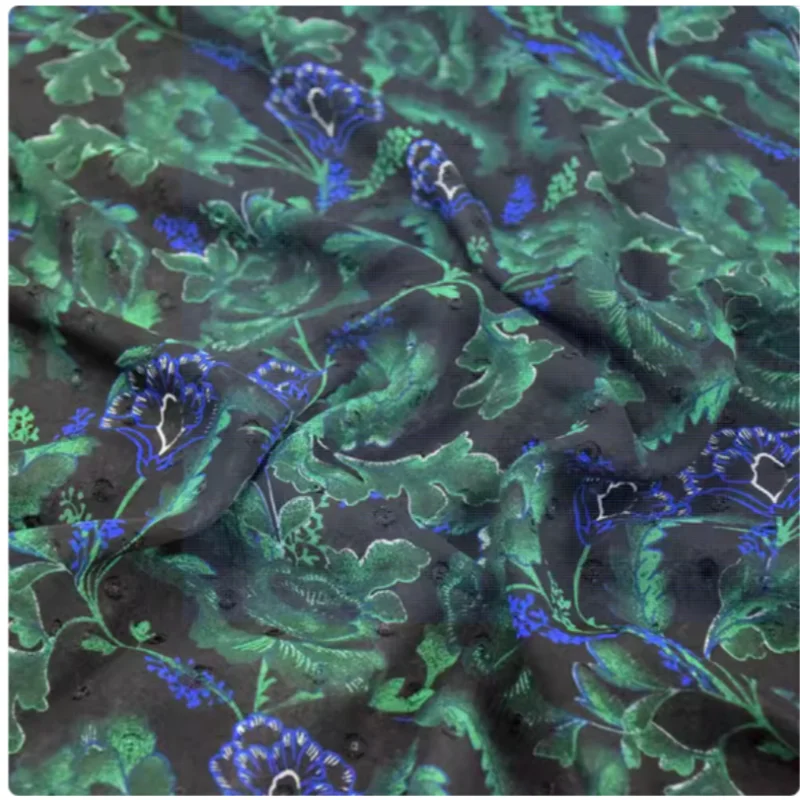 Китайская прозрачная ткань с черным низом и изумрудно-зеленым цветочным принтом