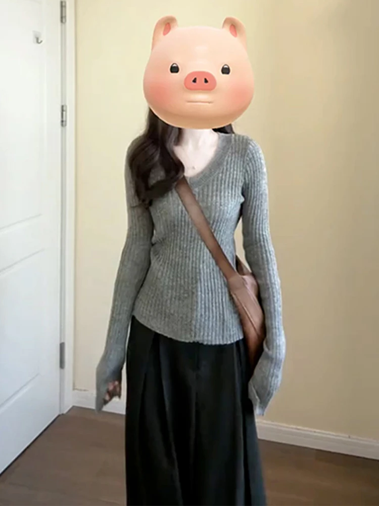 Gray V-neck Knit Sweater Women 2024 New Early Autumn Chic Beautiful Slim fit Long sleeve Top