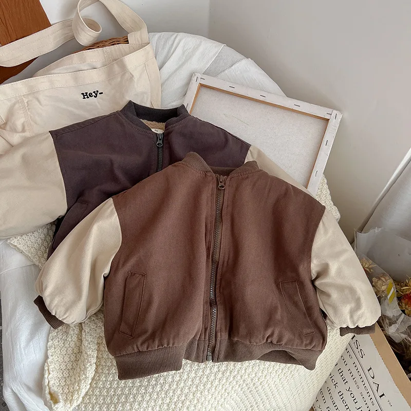 

Зимняя бейсбольная униформа для мальчиков с бархатным пальто 2022, подходящая по цвету, в западном стиле жареная уличная одежда для детей