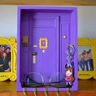 Вешалка для ключей для ТВ-шоу друзья, фиолетовый декор для дверной рамы Моники, крючок для ключей для входа в прихожую, вешалка для хранения ключей, настенная вешалка для украшения дома