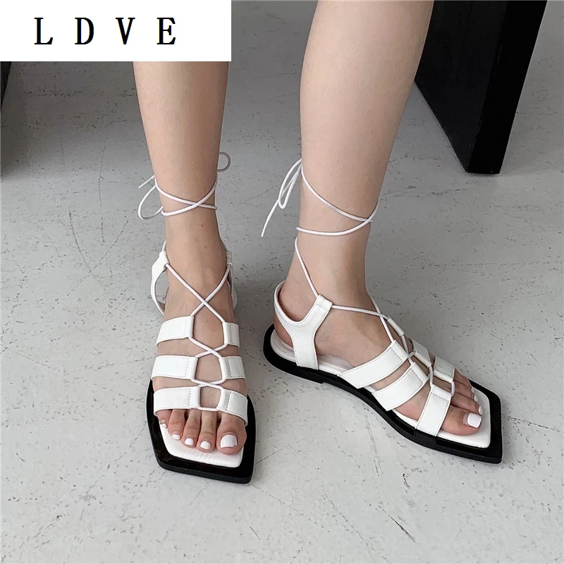 

2021 summer new style European and American style fashion oblique square head cross straps breathable flat bottom fema