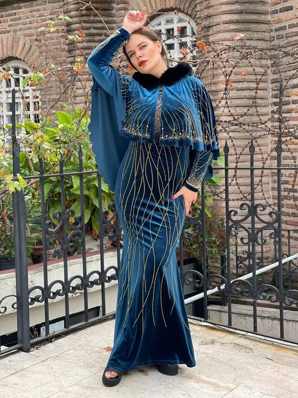 Рисунок 4 - Модная женская накидка Ближнего Востока