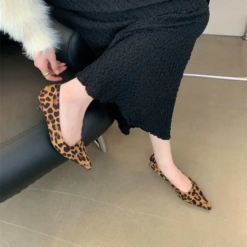 Женские туфли-лодочки с леопардовым принтом заостренный носок без застежки